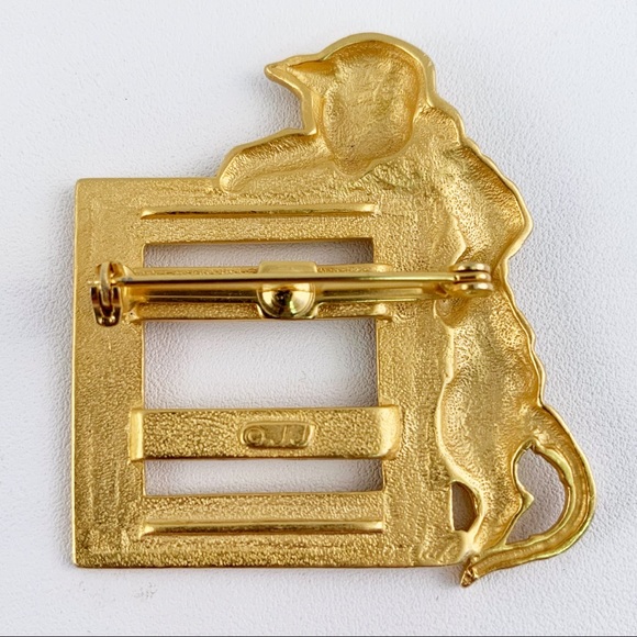 Vintage JJ J.J. Gold Toned Cat with Picture Frame Brooch Pin - Picture 2 of 4